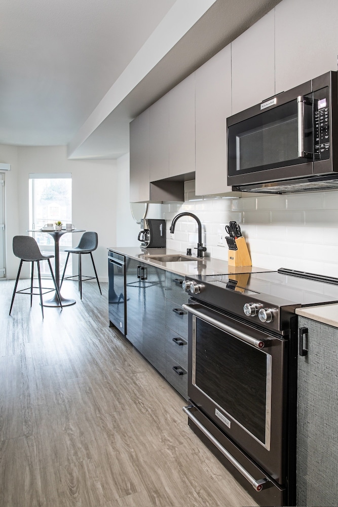 Standard Apartment, 1 Queen Bed, Kitchen photo 2