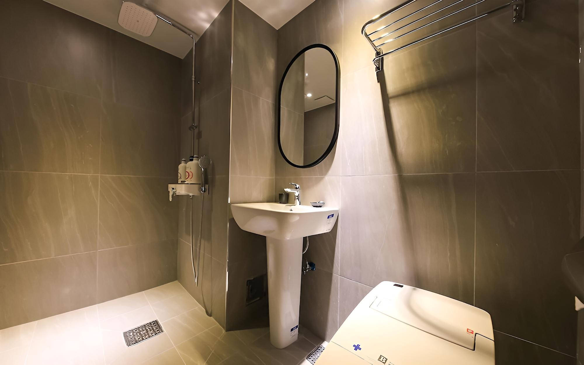 Room (Simmons Deluxe Twin (King + Super Sin) - Photo 2