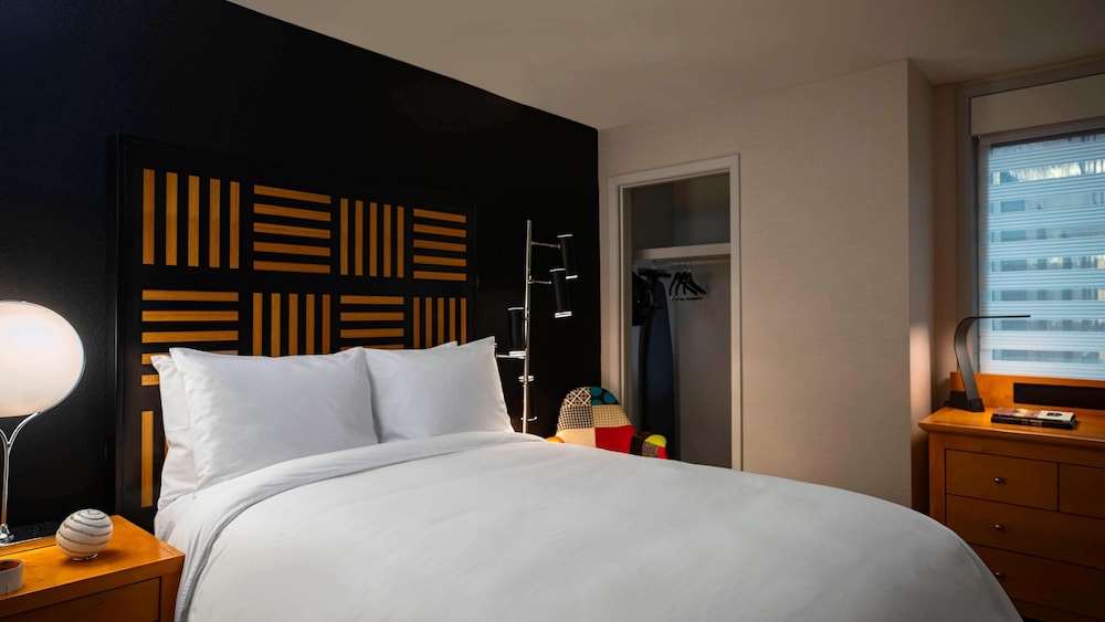 Standard Room, 1 King Bed (Mobility/Hearing Access, Roll-in Shwr) - Photo 6