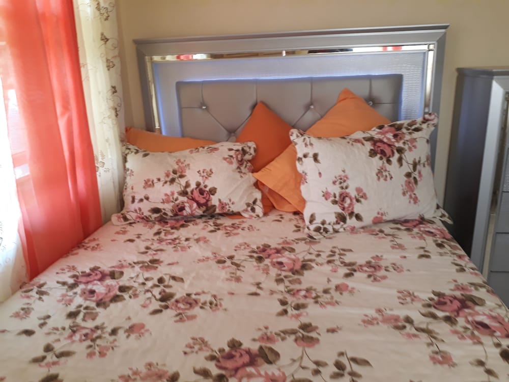 Luxury Apartment, 1 King Bed, Accessible, Kitchen (Victorious Lux) photo 2