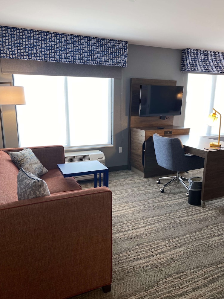 Suite, 1 King Bed, Accessible (Hearing) - Photo 2