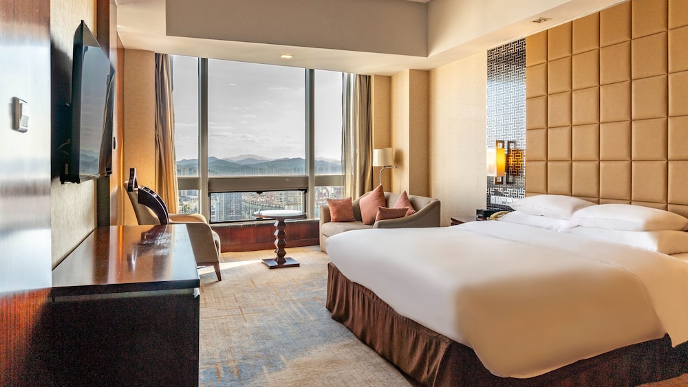 Premium Room, 1 King Bed - Photo 6