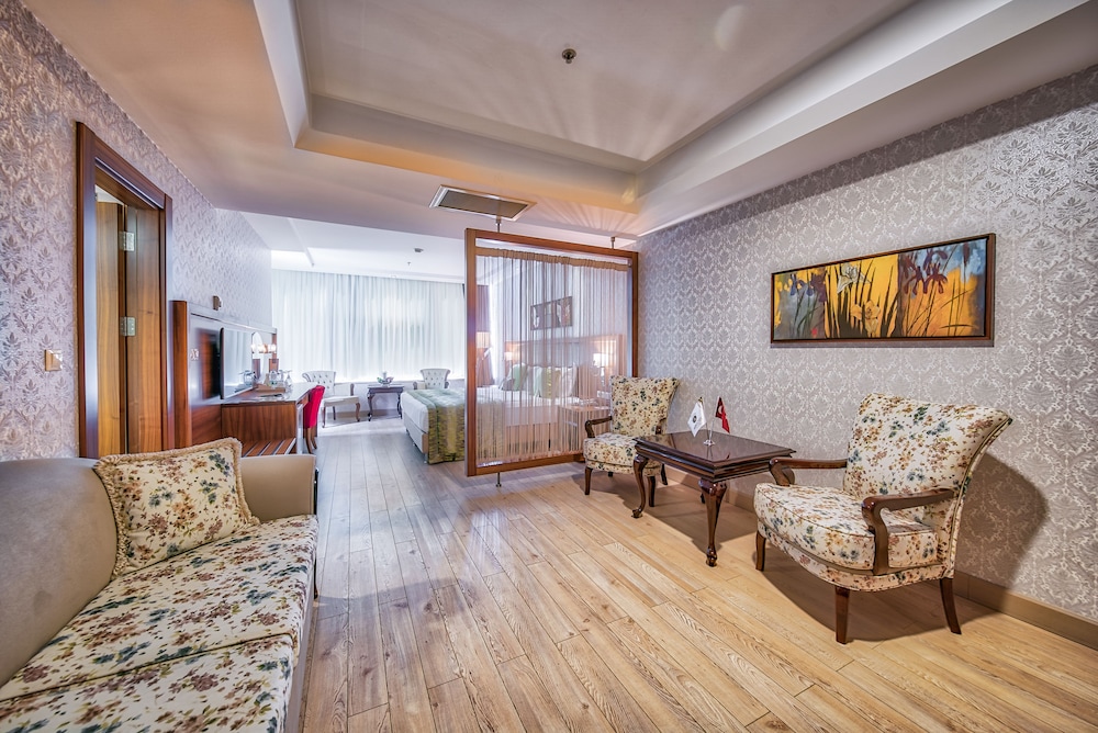 Room, Corner photo 1
