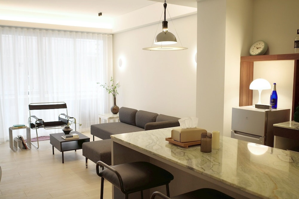 Design Suite, 2 Bedrooms, Balcony