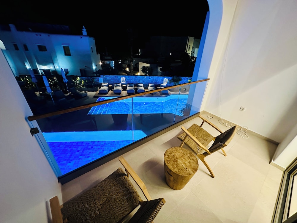 Pool-View Suite