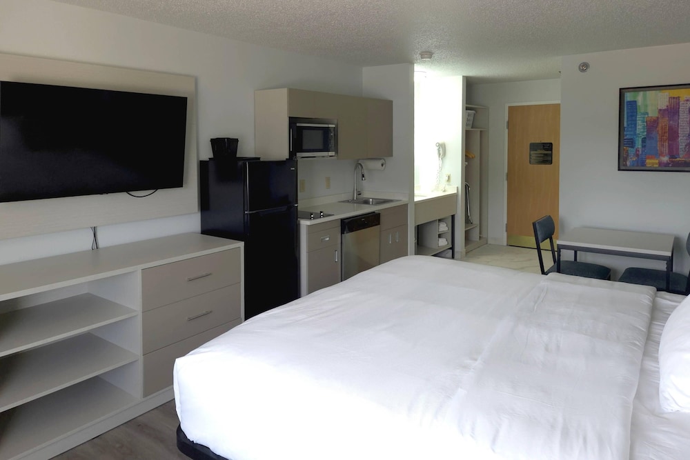 Room, 1 King Bed, Non Smoking - Photo 1