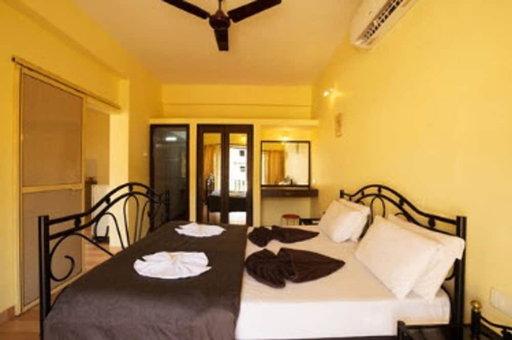Suite (Coral) photo 1