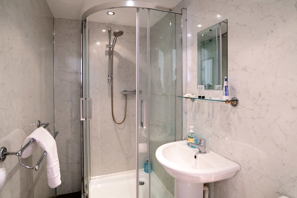 Economy Single Room, 1 Twin Bed, Shared Bathroom photo 3