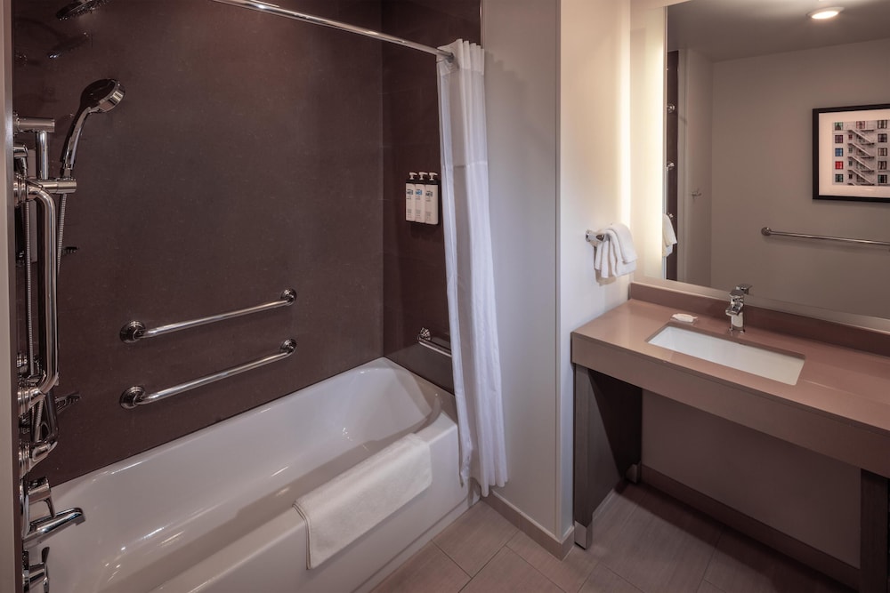 Studio Suite, Multiple Beds, Accessible (Space Needle View) photo 3