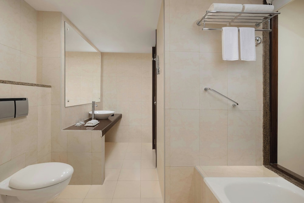 Executive Suite, 1 King Bed photo 3
