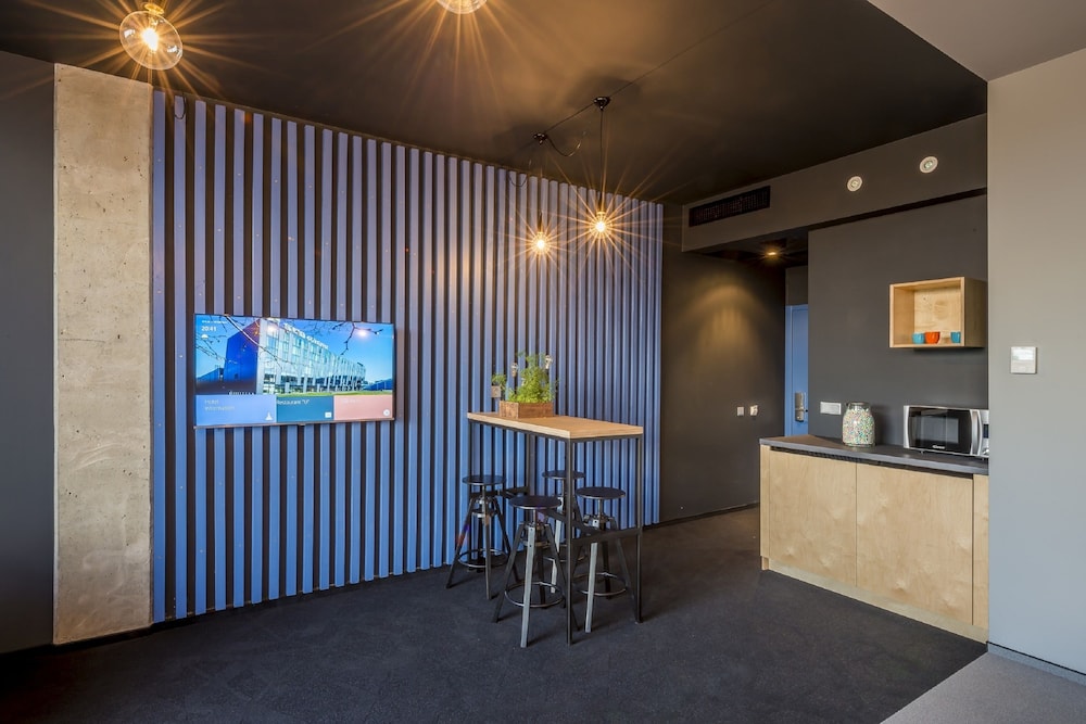 Family Studio - Photo 2