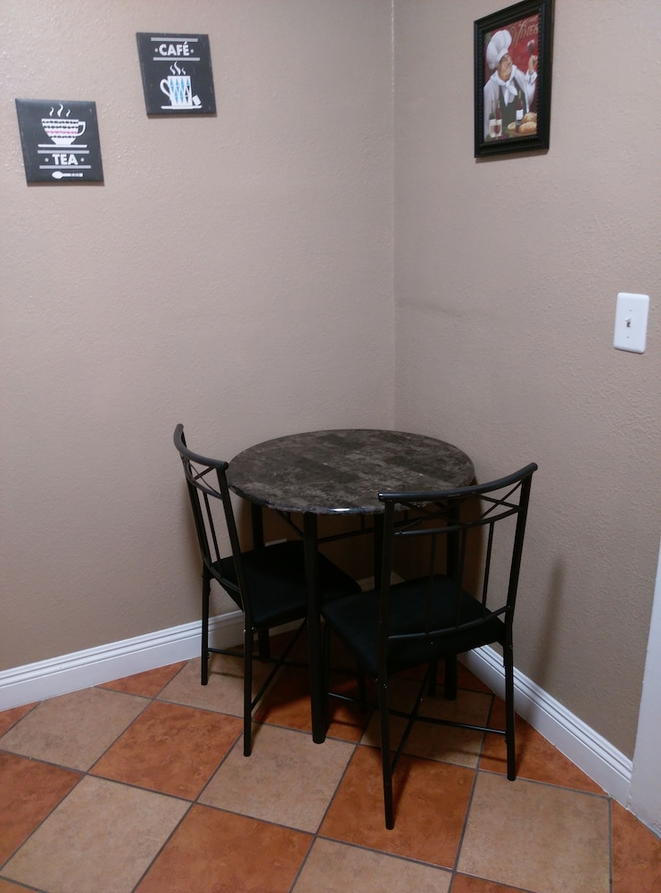 Family Studio, 2 Queen Beds, Kitchenette photo 2