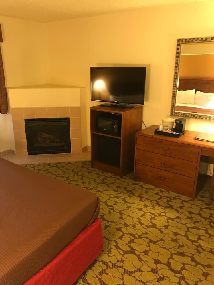 Deluxe Suite, 1 King Bed, Non Smoking (One-Bedroom) - Photo 6