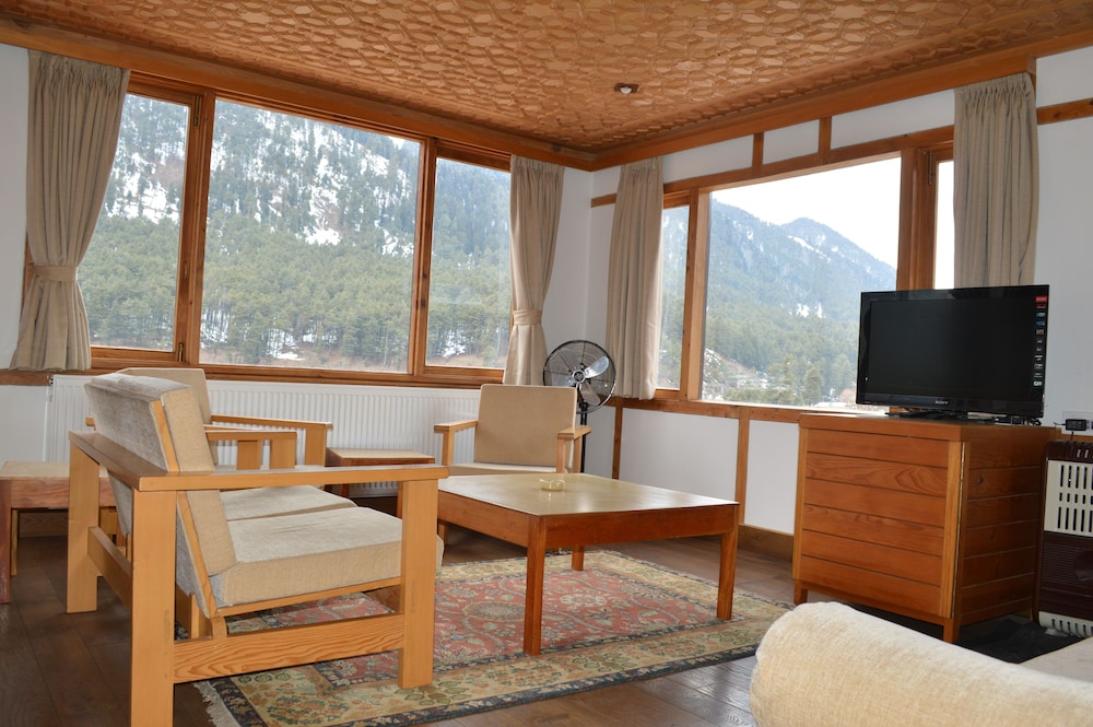 Deluxe Double Room, 1 Queen Bed, Non Smoking, River View photo 2