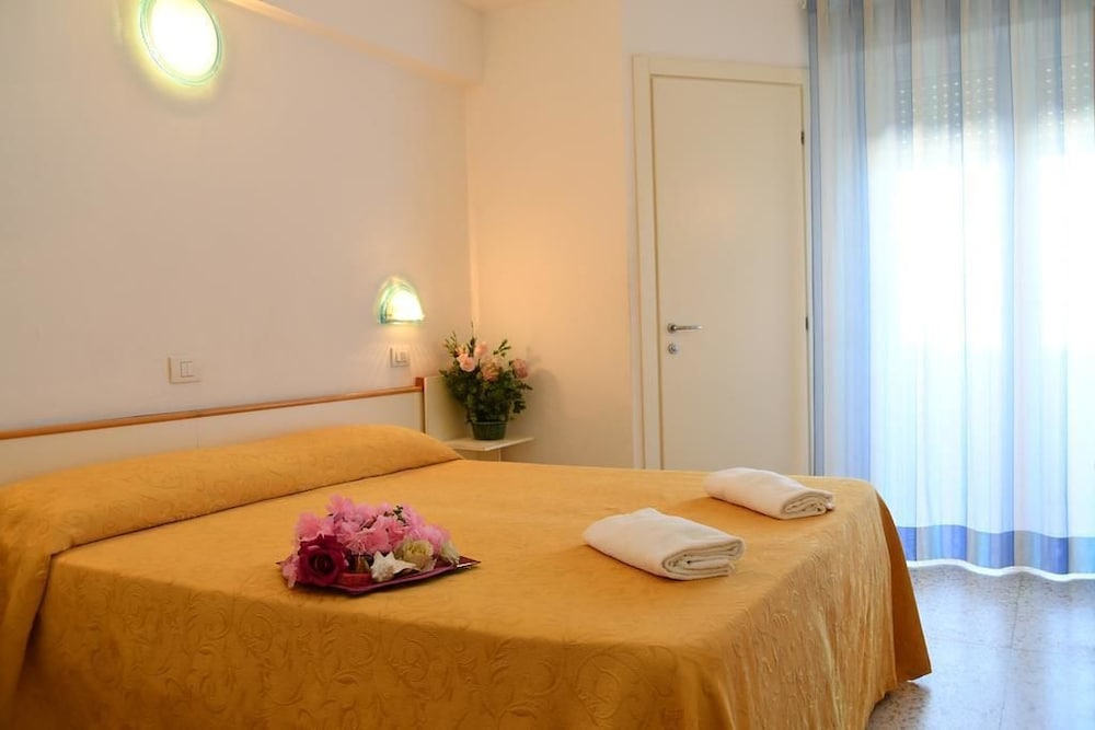 Double or Twin Room, Sea View photo 2