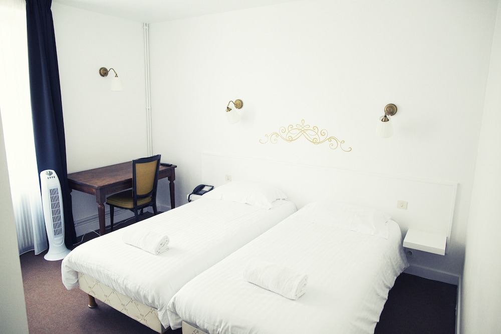 Twin Room, 2 Twin Beds, Non Smoking photo 2