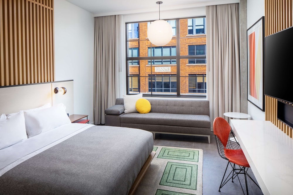 Room, 1 King Bed, Accessible - Photo 1
