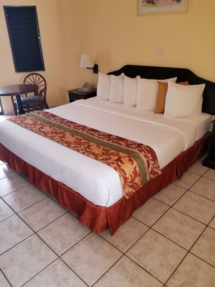 Standard Room, 1 King Bed, Ocean View