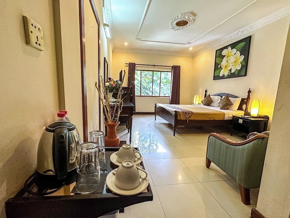 Deluxe Room, 1 King Bed, Garden View photo 3