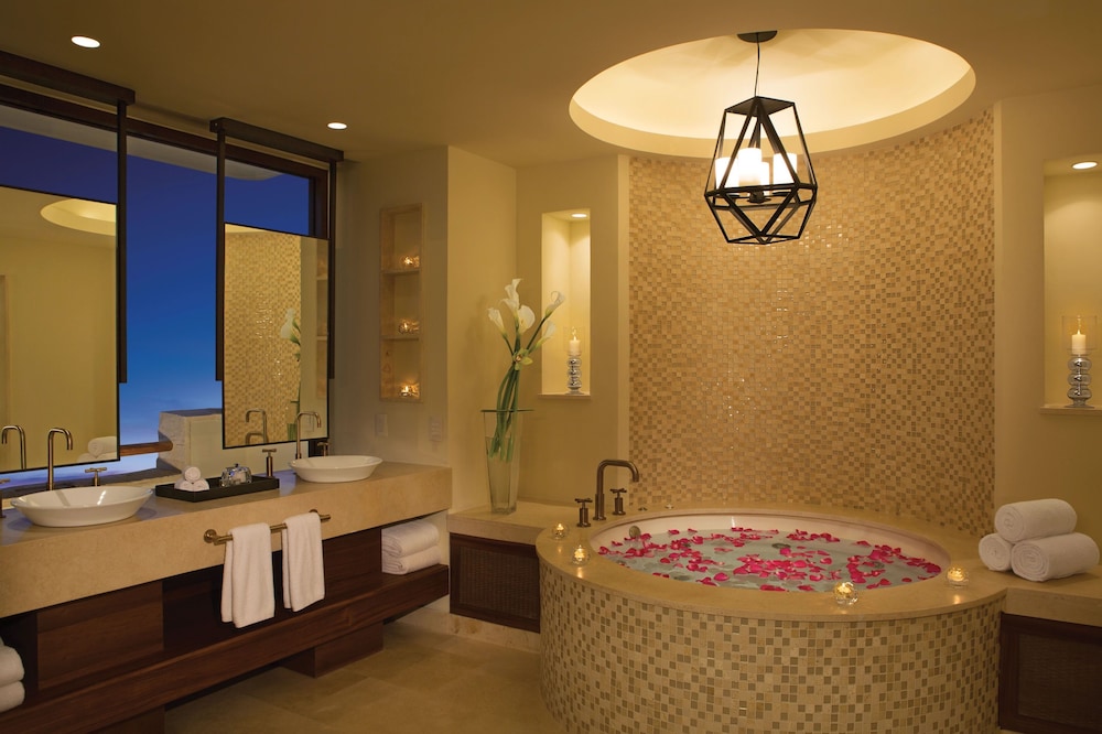 Romance Master Suite Ocean Front Swim Out