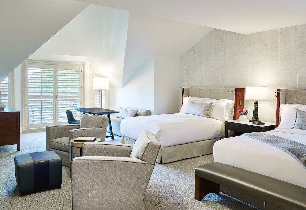 Premium Room, 1 King Bed (Mountain Side) - Photo 1