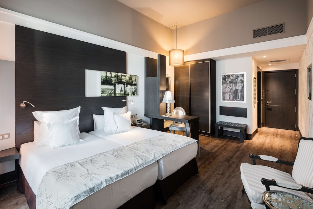Deluxe Double Or Twin Room - Photo 3