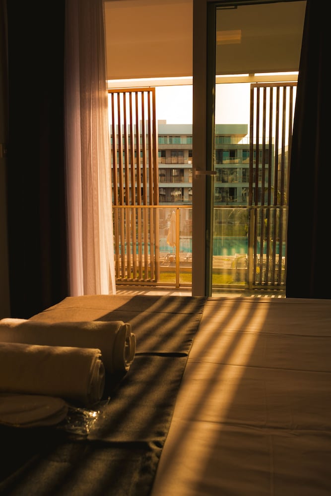 Superior Room, 2 Bedrooms, Pool View photo 3