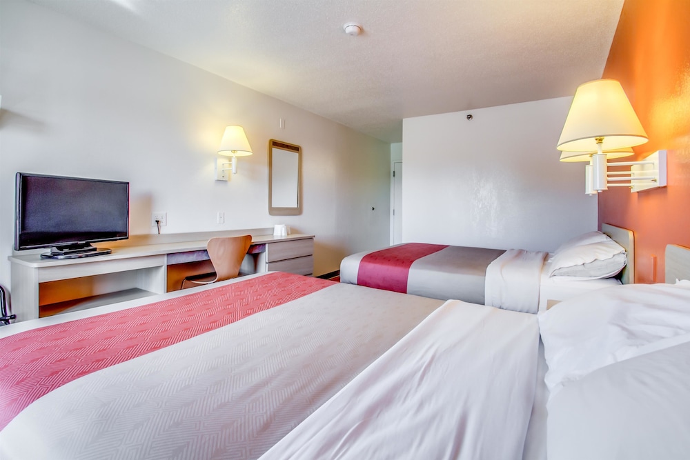 Deluxe Room, 2 Queen Beds, Accessible, Non Smoking