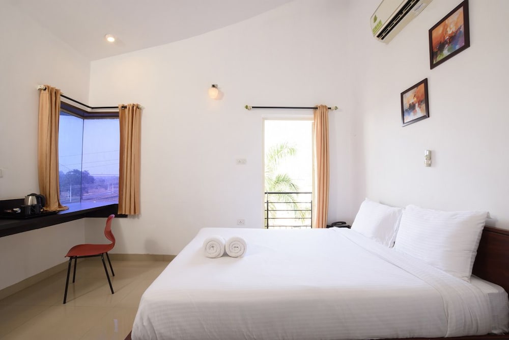 Classic Double Room, 1 Queen Bed, Garden View photo 2