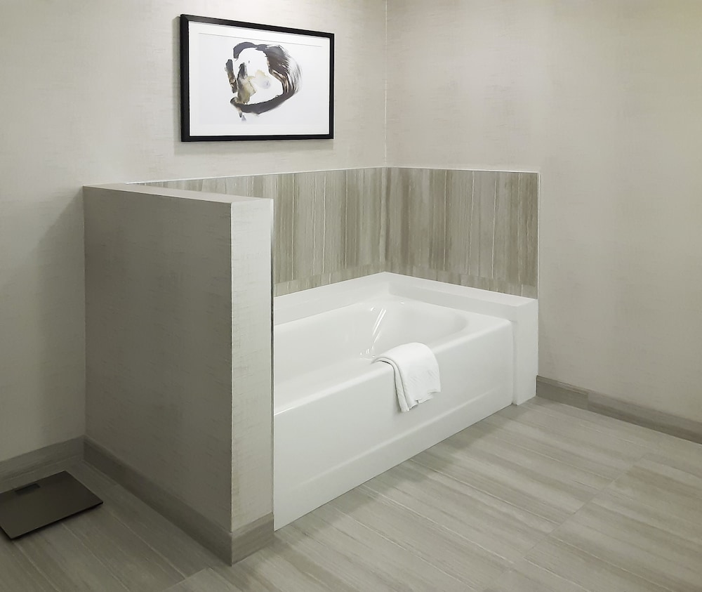 Suite, 1 Bedroom (Mobility Accessible, Tub)