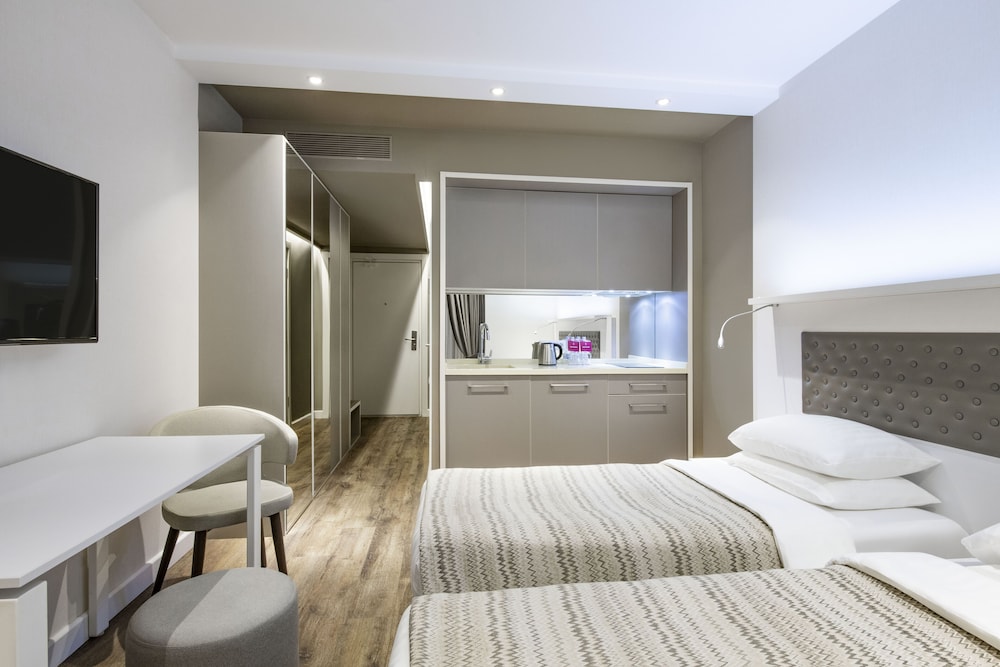 Classic Studio, 1 Bedroom, Sea View - Photo 3