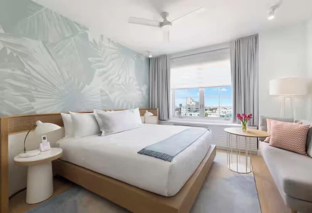 Standard Room, 1 King Bed, Partial Ocean View - Photo 2