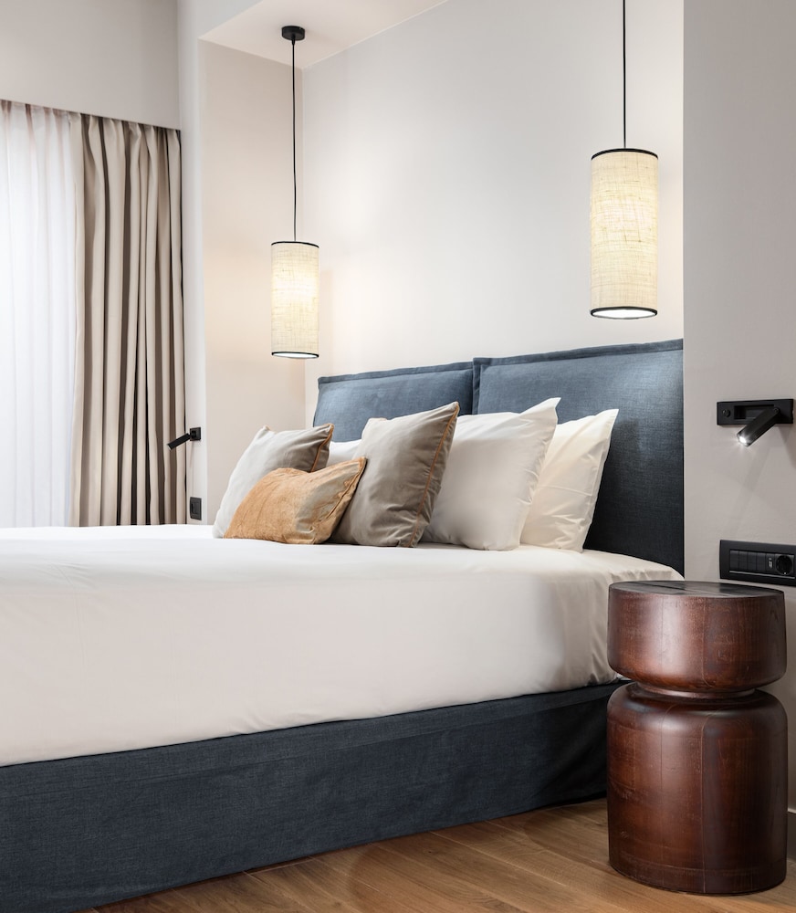 Superior Room with Balcony (Hotel) - Photo 2