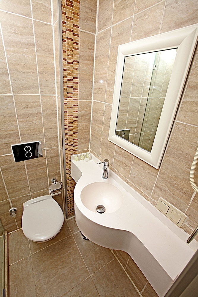 Economy Double or Twin Room, 1 Double Bed, Non Smoking, No Windows photo 2