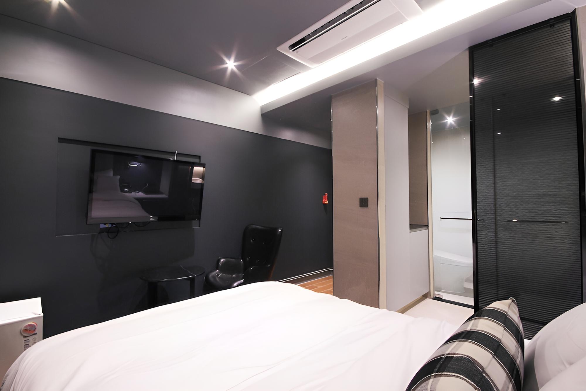 Room (Standard room) - Photo 19