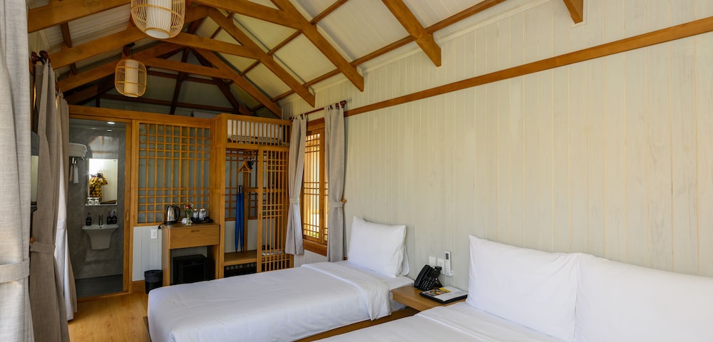 Twin Bungalow - Photo 9
