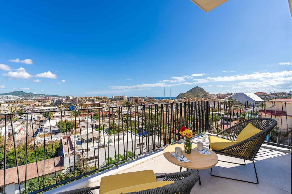 Panoramic Condo, 2 Bedrooms, City View