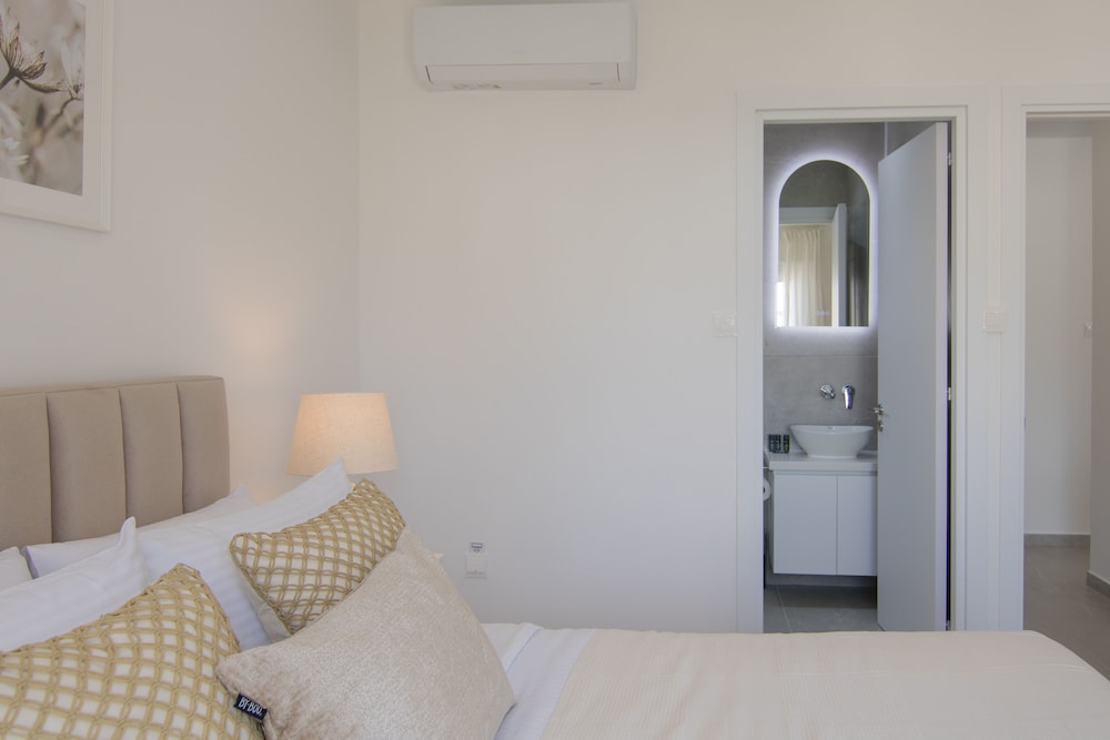 Luxury Apartment photo 2