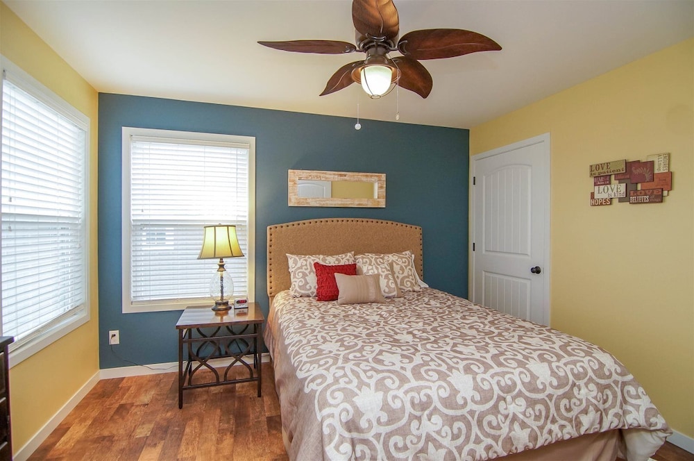 House, 1 Queen Bed (Our Happy Place On The River) photo 3