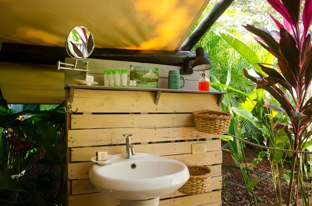 Deluxe Quadruple Room, Accessible, Private Bathroom photo 3