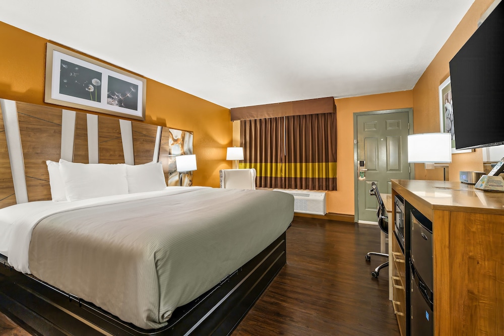 Standard Room, 1 King Bed - Photo 3