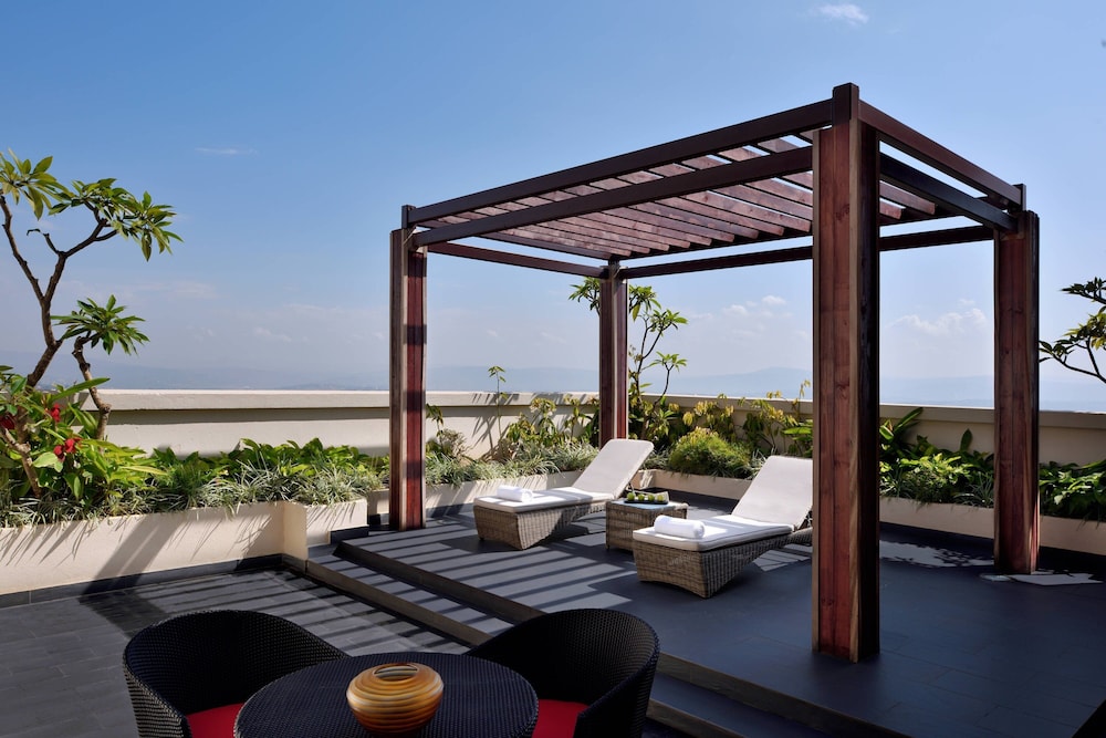 Presidential Suite, 1 King Bed (Balcony) photo 2