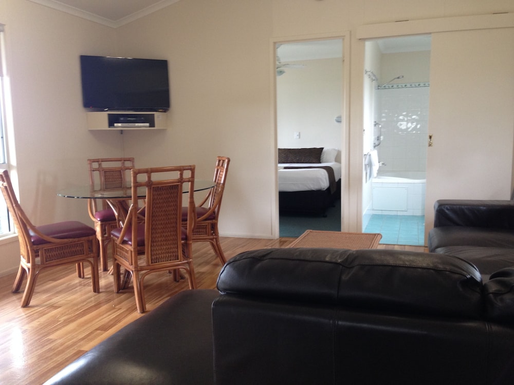 Standard Suite, 2 Bedrooms, Non Smoking, Kitchen (Beachfront Spa Villa) photo 3