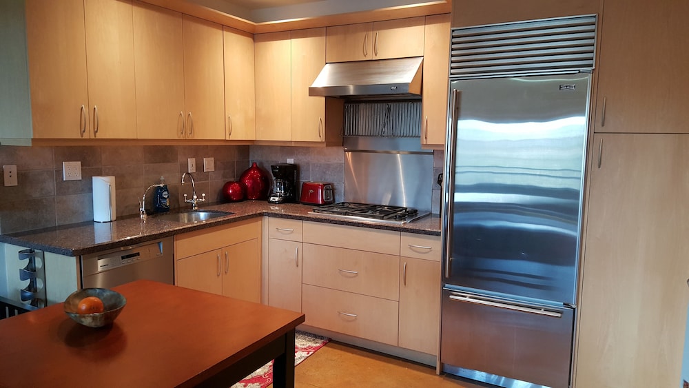 Executive Loft, 1 King Bed, Kitchen, City View photo 3