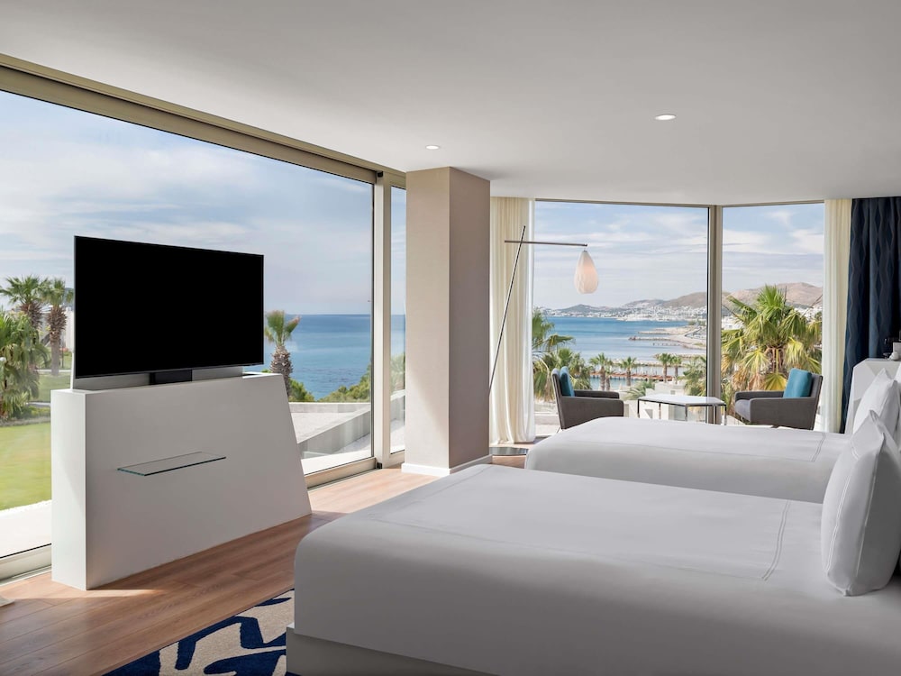 Family Suite, 1 King Bed, Sea View photo 3