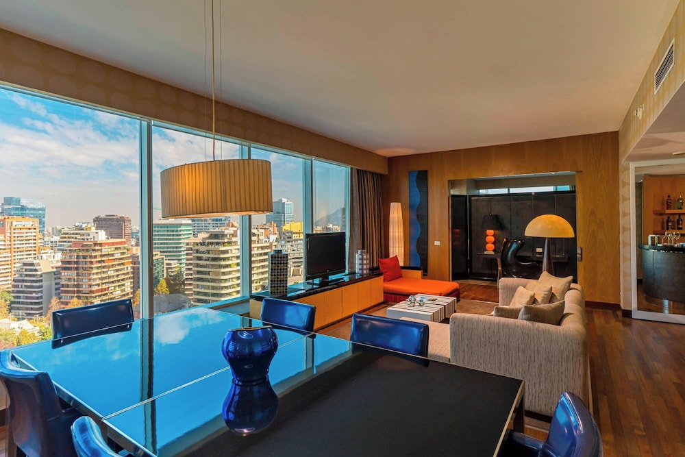 Penthouse, 1 King Bed, Corner - Photo 4