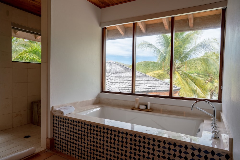 Junior Suite, 1 King Bed, Ocean View