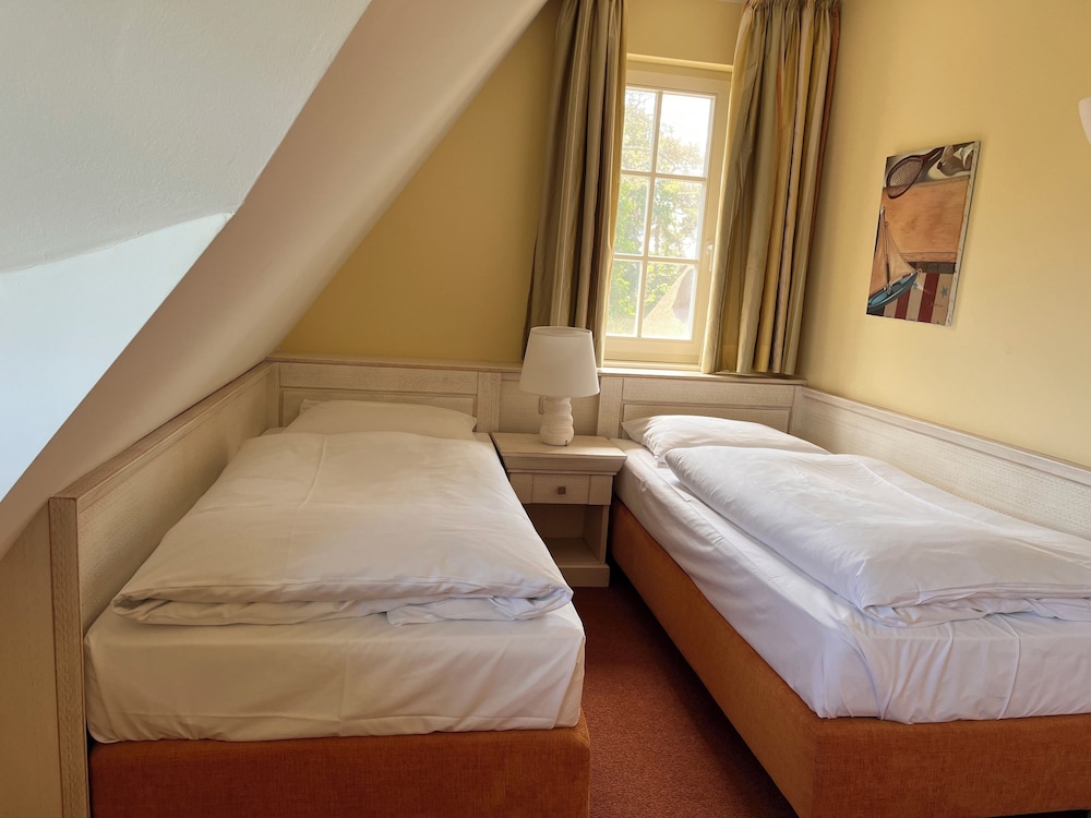 Deluxe House photo 2