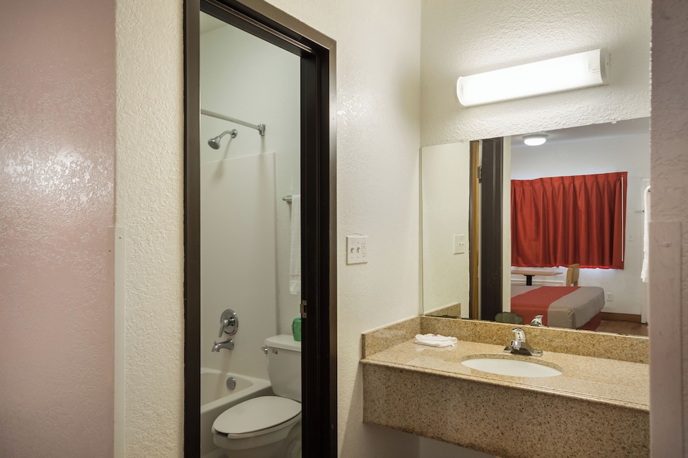 Room, 2 Queen Beds, Non Smoking photo 3