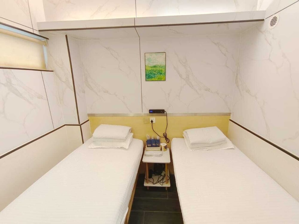 Standard Twin Room - Photo 5